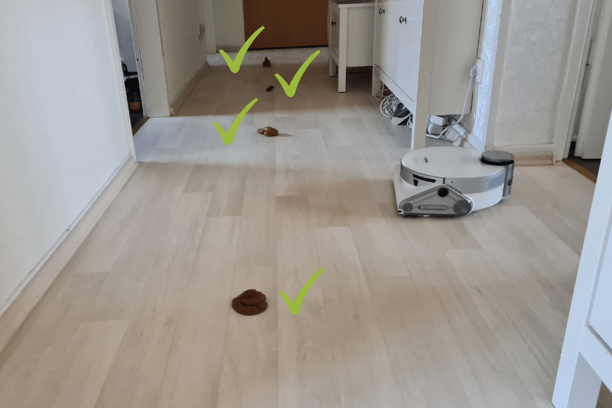 Das Testergebnis des Samsung Jet Bot AI+ bei der Objekterkennung von Tierkot ist zu sehen.